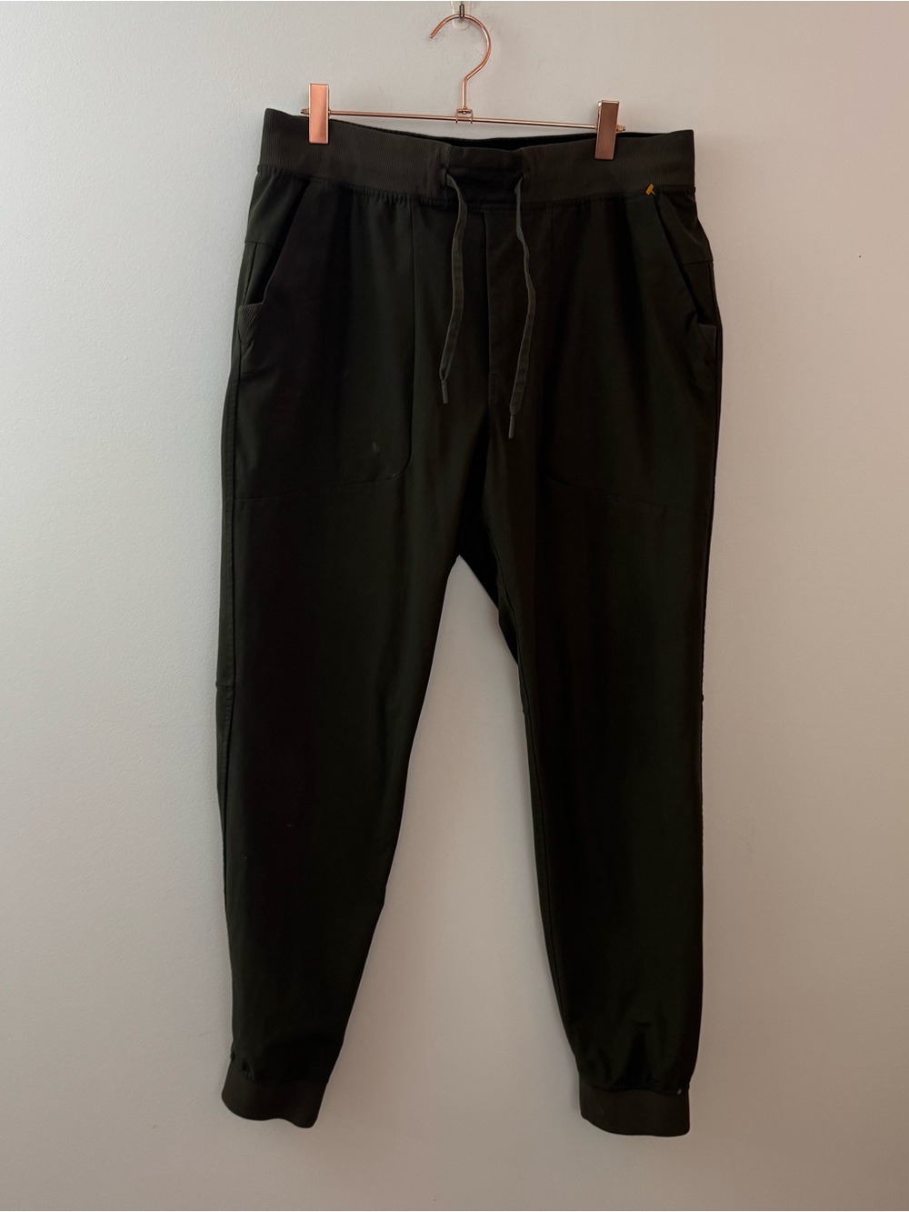 Lululemon Jogger Shorter
WovenAir Men's dark green  Pants - Casual Size L
